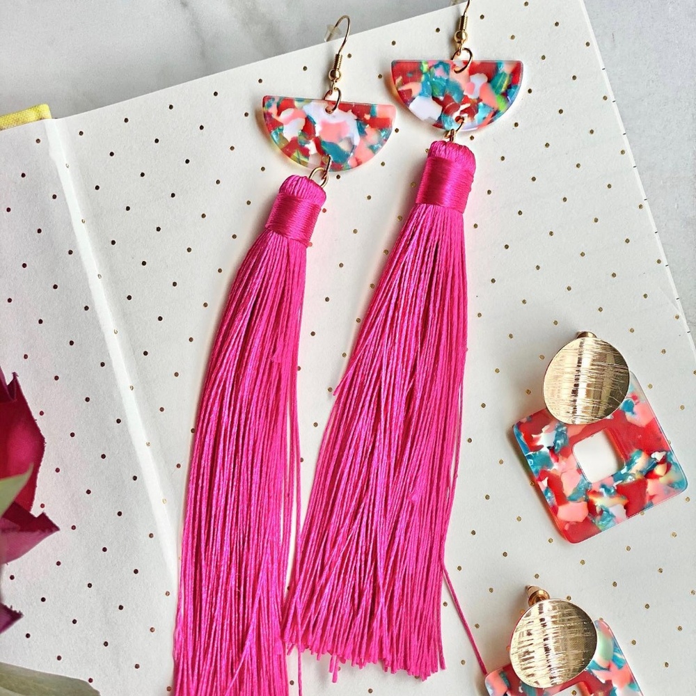 The Marble Tassel Earrings - Marble Crimson